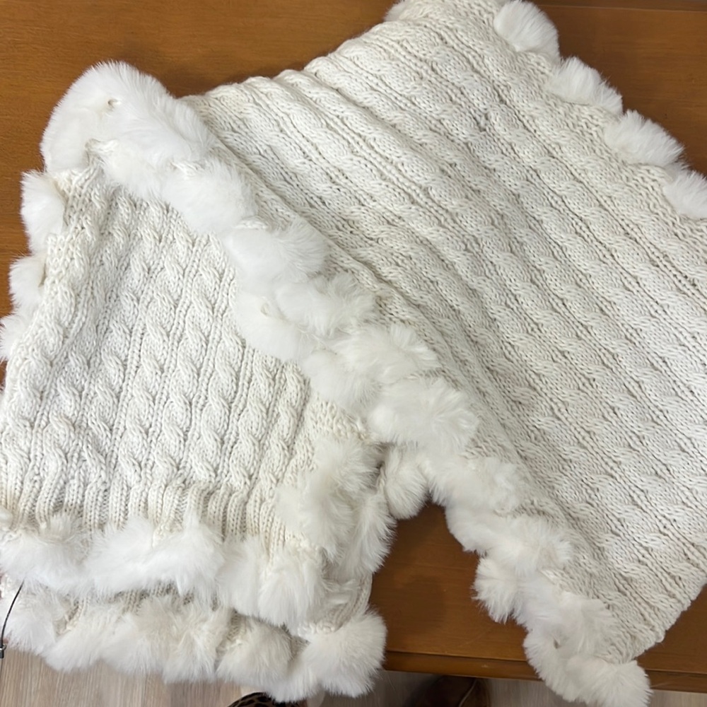 Holiday White Apres Ski vibes white Vince Camuto scarf.